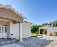 Istrie, région de Poreč, maison individuelle avec piscine à vendre