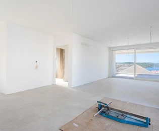 Spazioso appartamento con tre camere da letto in vendita con vista sul mare in Croazia