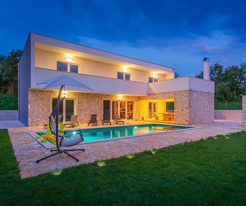 Freistehendes Haus mit Pool in Svetvinčenat zu verkaufen in Kroatien