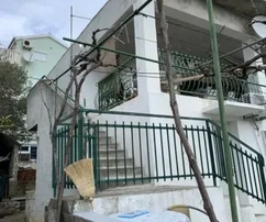 Seget Vranjica, samostatne stojaci dom 104 m² so záhradou 340 m²