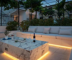 Rogoznica, casa splendidamente progettata con piscina e giardino vicino al mare