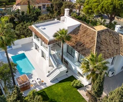 Villa con splendida vista mare vicino alla spiaggia a Marbella