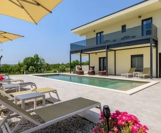 Labin: Lussuosa villa nuova con piscina in vendita