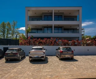 ATTRACTIVE APARTMENT WITH SWIMMING POOL AND GARDEN, 200 M FROM THE BEACH!