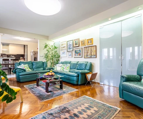 Luxury three-bedroom apartment for sale in Split Trstenik in Croatia