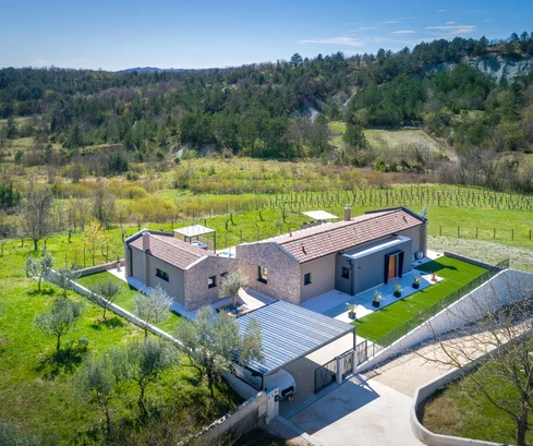 BEAUTIFUL HOUSE IN A SECLUDED AREA, WITH A VIEW OF NATURE, ISTRIA, BUZET