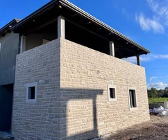 Maison moderne en pierre de deux étages à vendre à Poreč en Croatie