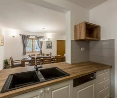 Willa z basenem na sprzedaż w okolicach Omiša w Chorwacji