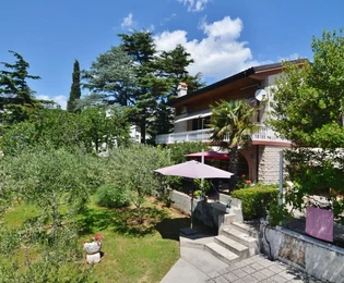 WOHNUNG MIT WUNDERSCHÖN GESTALTETEM GARTEN, IN RUHIGER LAGE!