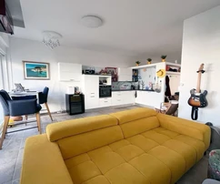 APPARTEMENT MODERNEMENT MEUBLÉ AVEC JARDIN, DANS UN ENDROIT CALME !