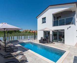 House with pool and sea view, Istria, Poreč