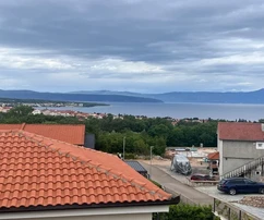 ZAŘÍZENÝ MEZONETOVÝ BYT S VÝHLEDEM NA MOŘE!