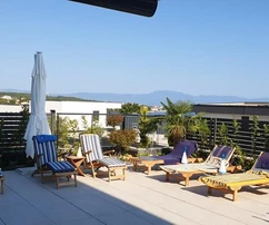 Luxusní řadový dům na prodej pouhých 150 metrů od moře v Chorvatsku