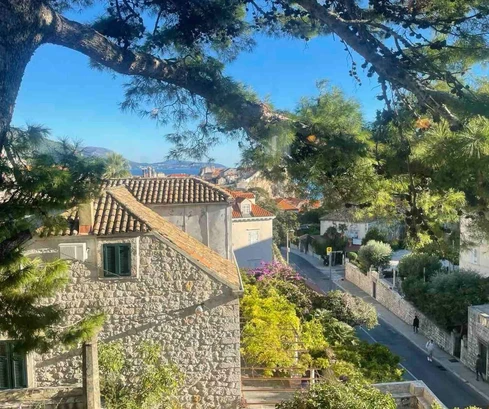 Dubrovnik, Boninovo - Amplio apartamento de cuatro habitaciones en una excelente ubicación cerca de Pile