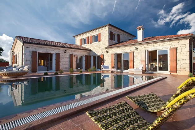 Istria, Svetvinčenat – Moderná vila s bazénom