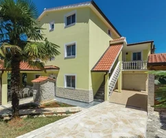Istrie, Poreč, immeuble d'appartements avec piscine et grand jardin à vendre