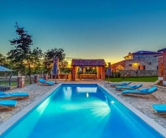 Istrie, Višnjan : Villa rustique en pierre avec piscine