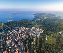 Premanturában medencés villa lenyűgöző panorámával eladó Horvátországban