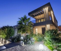 Premantura, egy egyedülálló és elegáns villa medencével, nagy, gondozott kerttel.