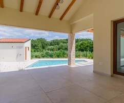 Moderna casa a un piano con piscina in vendita a Tinjan in Croazia