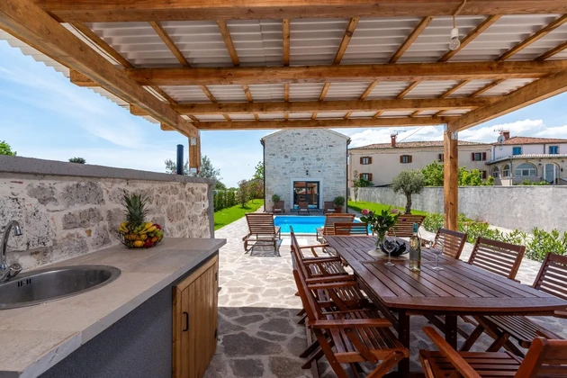 Stone villa with pool for sale in Poreč in Croatia