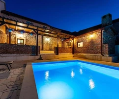 Zadar, Podgradina - Authentisches dalmatinisches Steinhaus mit Pool, traditioneller Taverne und Meerblick