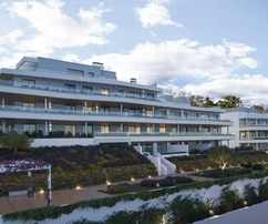 ID 333 / Modern lakókomplex Esteponában
