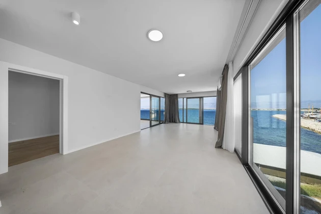 Zadar, Privlaka, luxusní dvoupokojový byt, první řada u moře, 74,14 m²