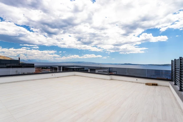 Ciovo, Okrug Gornji, Dreizimmerwohnung mit privater Dachterrasse