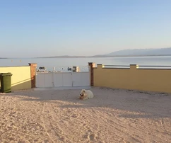 Villa-appartamento in vendita sul lungomare a Nin Ždrijac in Croazia