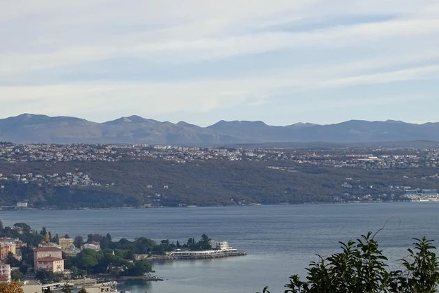 Appartamento con pozzo in vendita a Opatija, costruzione incompiuta in Croazia