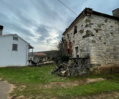 Istria, Oprtalj – Casas de piedra con terreno