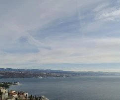 Mieszkanie z własną studnią na sprzedaż w Opatiji w stanie surowym w Chorwacji