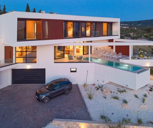 Luxusná vila s bazénom na predaj v Primoštene v Chorvátsku