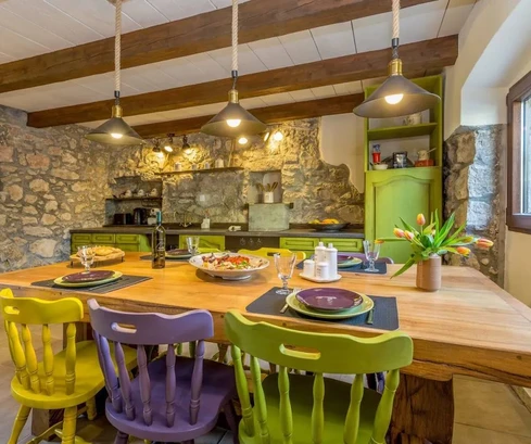 RENOVIERTES STEINHAUS MIT DACHTERRASSE IN RUHIGER LAGE!