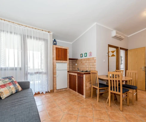Duplex con appartamenti in vendita vicino a Sebenico in Croazia