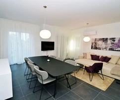 EXCLUSIVE APARTMENT, IN A QUIET LOCATION, 50 M FROM THE SEA!