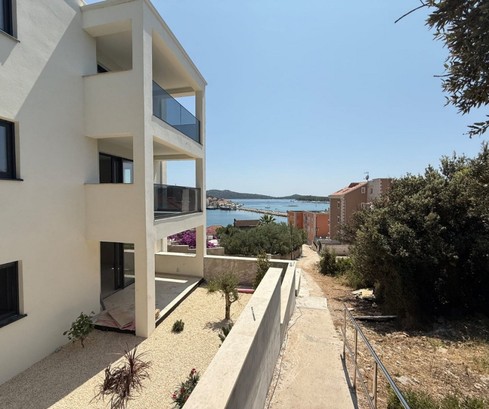 Modern két szobás lakás eladó Rogoznicán