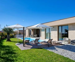 Istria, Poreč: Luxury villa with pool near village