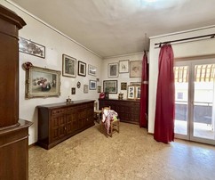 SPACIOUS FOUR-BEDROOM APARTMENT IN THE HEART OF SAN LORENZO AL MARE