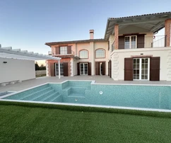 Poreč, Istrie : Maison au design contemporain à vendre dans un emplacement de choix