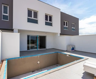 Vodice, modern ház medencével és privát kerttel