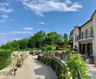 Impozantna vila s panoramskim pogledom na prodaju