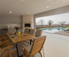 Villa moderne avec piscine à vendre à Tinjan en Croatie