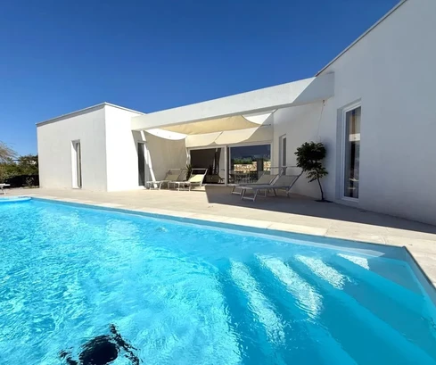 ESCLUSIVA VILLA MEDITERRANEA CON PISCINA E VISTA MARE!