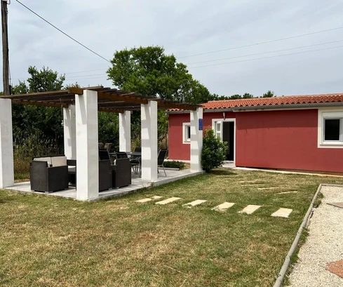 Maison de plain-pied avec piscine à vendre à Ližnjan en Croatie