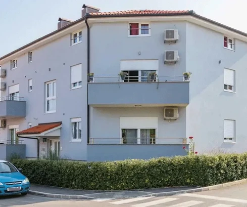 Istrien, Pula Valdebek: Apartmenthaus nah der stadt