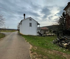 Istria, Oprtalj – Kamenné domy s priestranným pozemkom