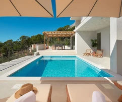 Villa mit Pool und Meerblick auf Hvar zu verkaufen in Kroatien