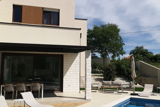 Istria, Svetvincenat: Villa moderna con piscina climatizada